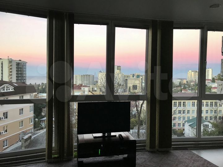 3-к. квартира, 85 м², 1/6 эт.