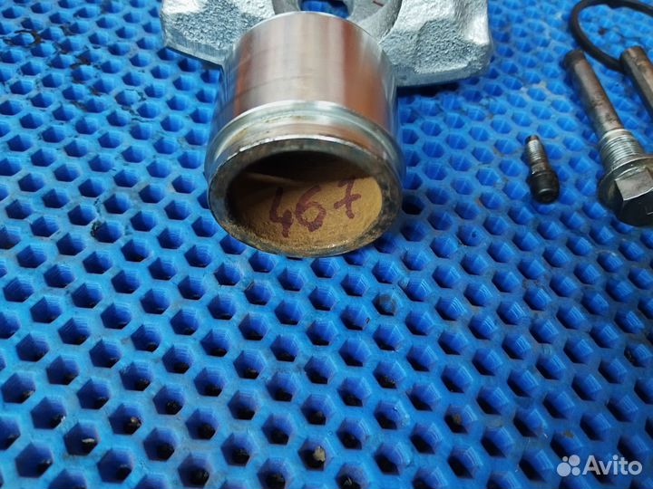 Суппорт Mitsubishi передний левый