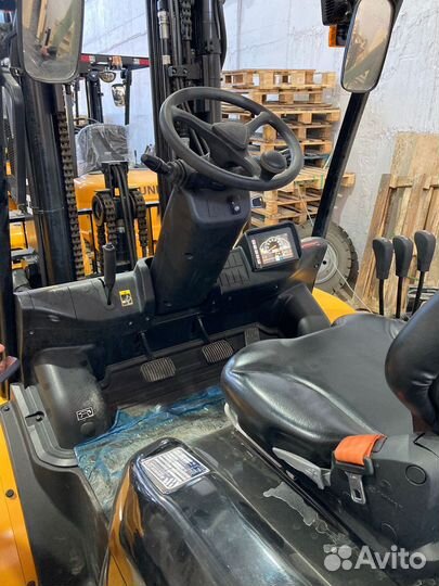 Вилочный погрузчик Hyundai 25D-9E, 2024