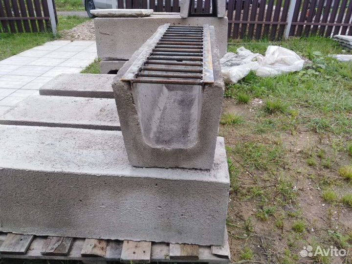 Лоток водоотводный