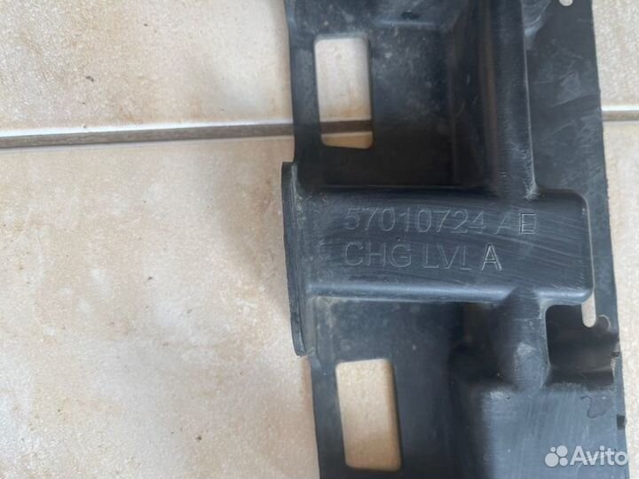 Абсорбер бампера задний Jeep Grand Cheroke Wk 2 С