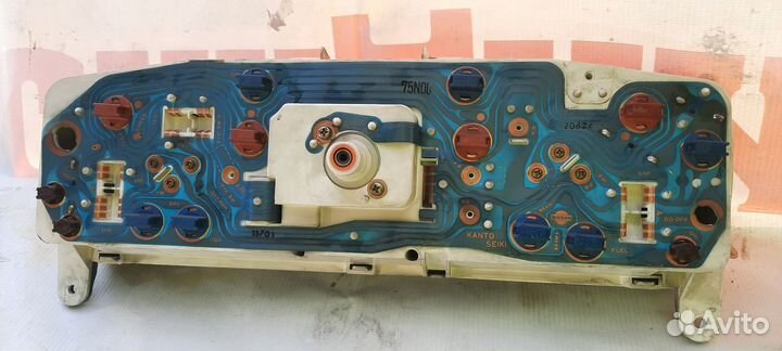 Панель прибора Nissan avenir 1992