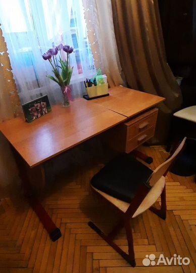 Школьная парта и стул
