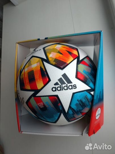 Футбольный мяч adidas лига чемпионов 2022 H57815