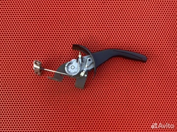 Рычаг ручника Mitsubishi Carisma
