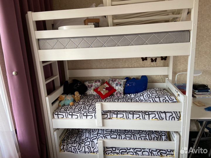 Кровать двухьярусная с приставным чердаком