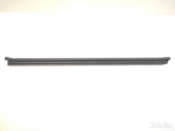 Уплотнитель стекла двери задний правый Volkswagen