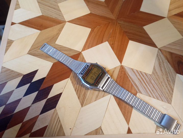 Часы наручные Montana б/у на ходу