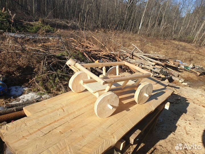 Интерьерная садовая тележка под цветы