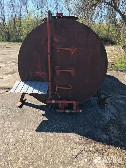 Ёмкость для воды 12 куб. и ёмкость для гсм