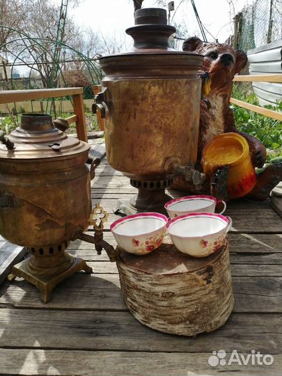 Старинный самовар на дровах