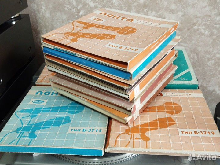 Пустые коробки с под катушек магнитофонных