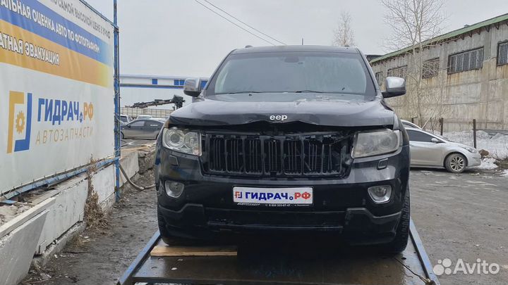 Накладка на порог (наружная) правая Jeep Grand Cherokee (WK2) 1GV68rxfae