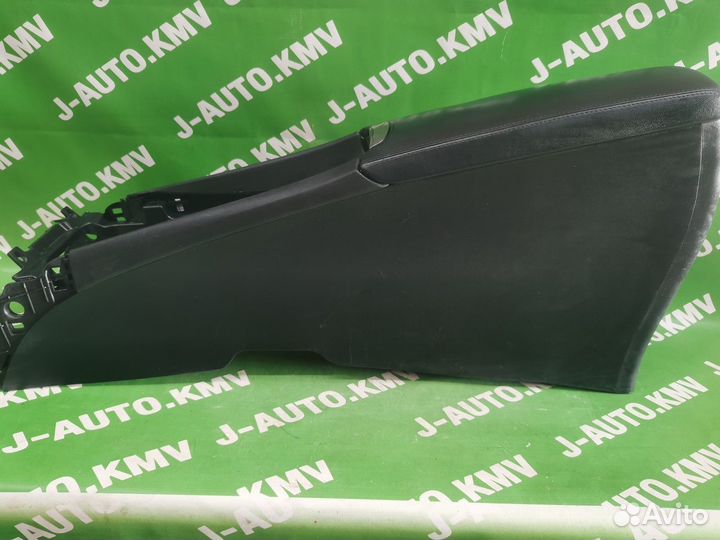 Подлокотник Toyota Avensis