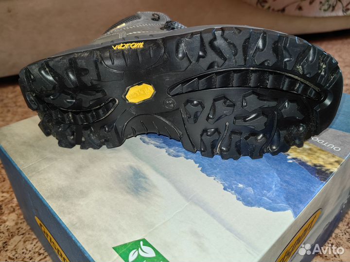 Ботинки женские трекинговые 37