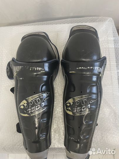 Щитки хоккейные 17