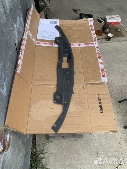 Накладка замка капота Kia Optima 3 11-15 гв