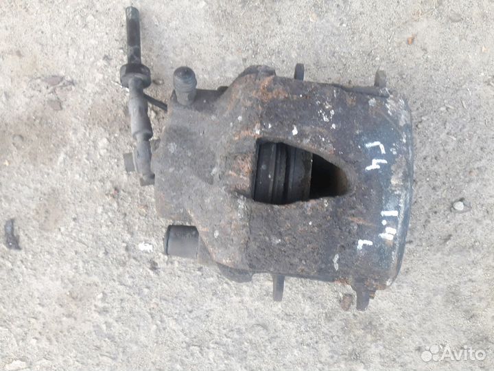 Передний суппорт Гольф-4 Бора