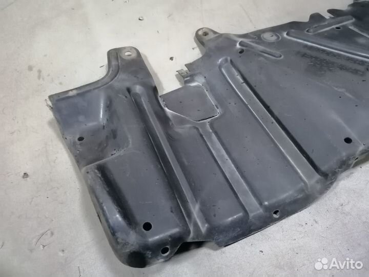 Защита (пыльник) двигателя Mitsubishi Carisma 2000