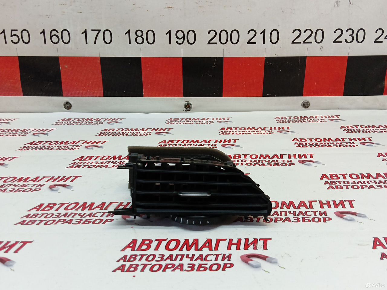 Дефлектор воздуховода центральный правый Тигуан 2