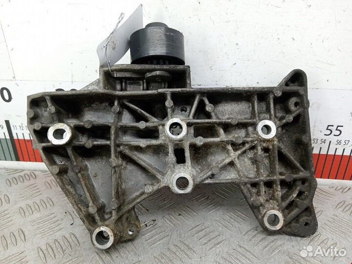 Кронштейн генератора для Renault Modus 820058132