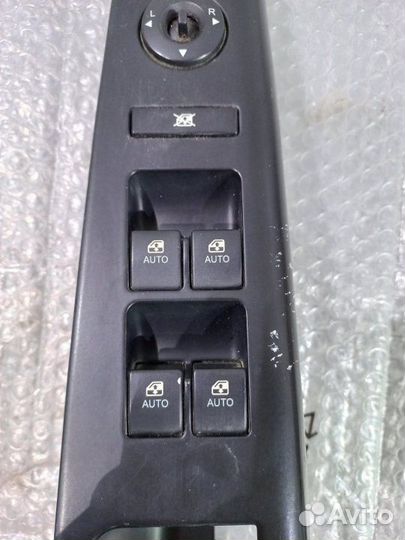 Блок управления стеклоподъемниками передний левый