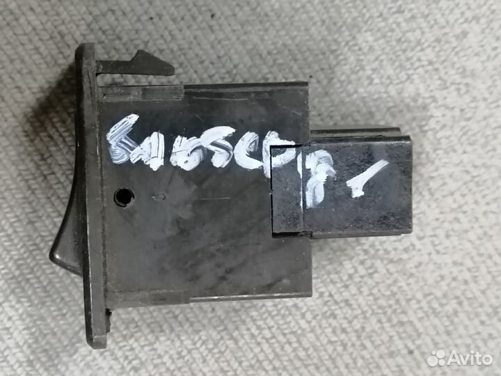 Кнопка противотуманок Nissan bluebird 1983-1990