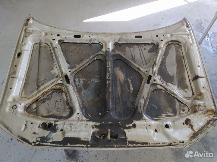 Капот акцент