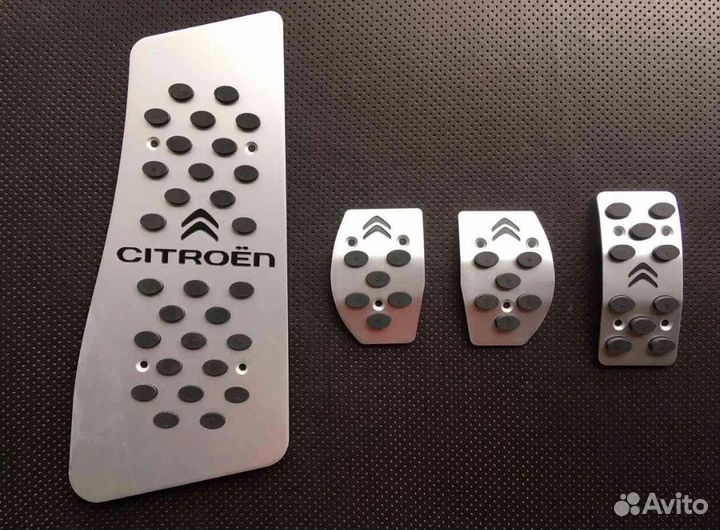 Накладка на коврик авто