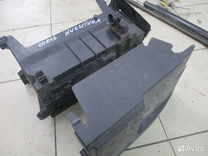 Корпус акб Опель Инсигния 1