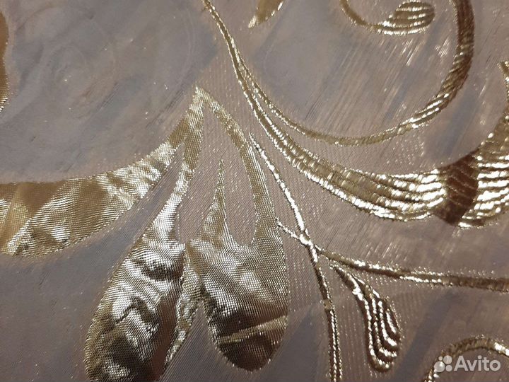 Штора с золотыми цветами