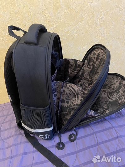 Рюкзак школьный с анатомической спинкой