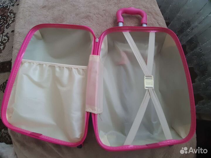 Детский чемодан на колесиках