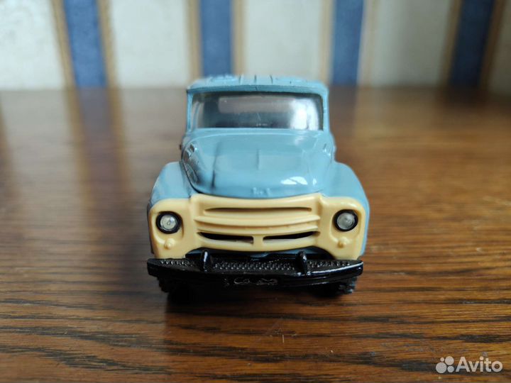 Модель автомобиля СССР седельный тягач ЗИЛ-130 140