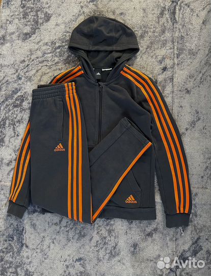 Спортивный костюм adidas