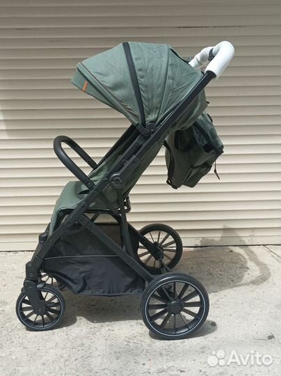 Коляска с большими колесами и перекидной ручкой