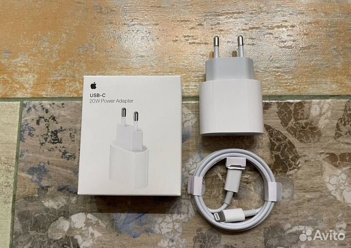 Зарядка на iPhone 20W