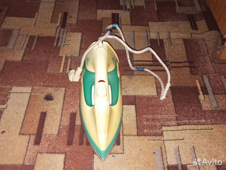 Отдам за вкусняшки утюг