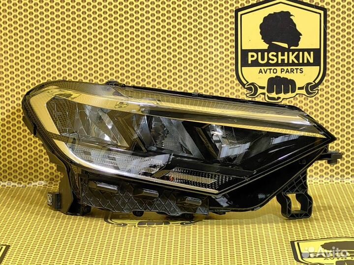 Фара правая Volkswagen Polo