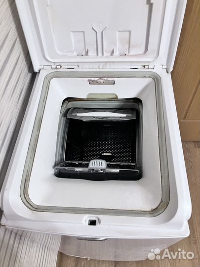 Стиральная машина узкая Whirlpool AWE 10727/1