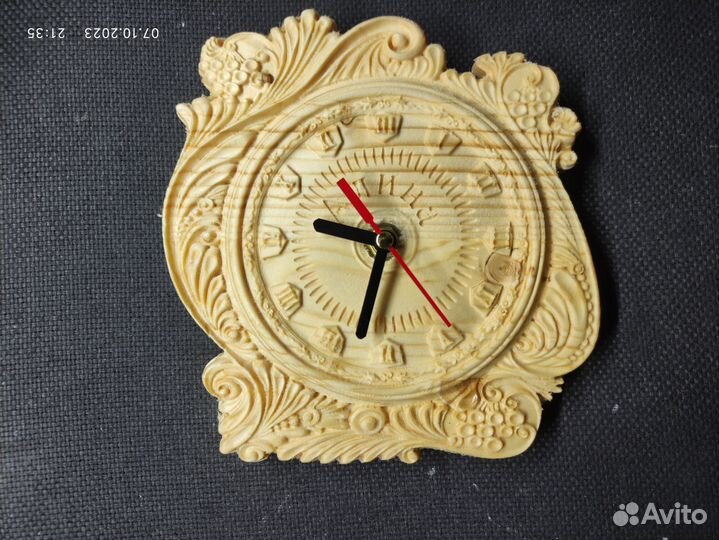 Ключница резная из дерева