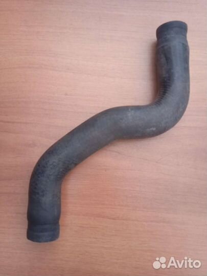 Верхний патрубок радиатора