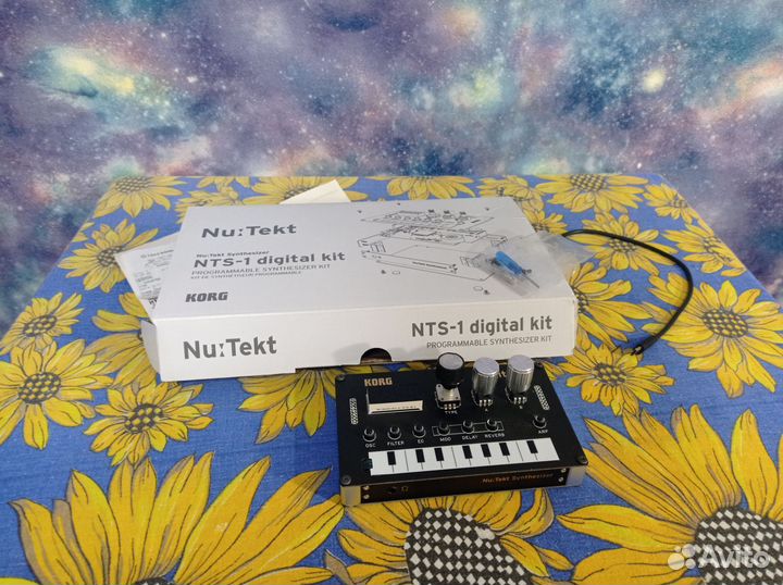 Синтезатор Korg NTS-1 + процессор Mooer PE100