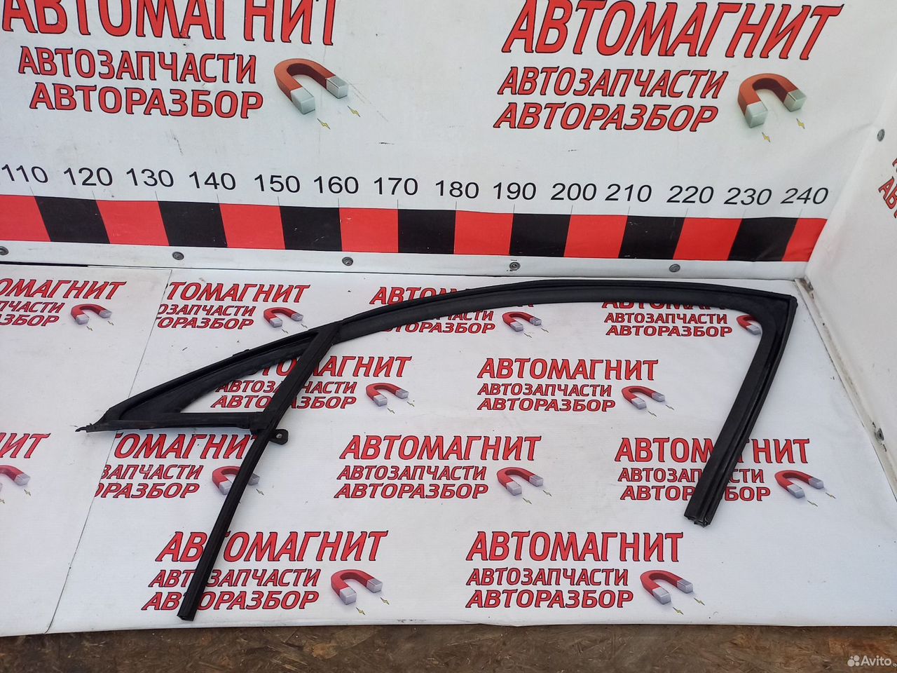 Уплотнитель стекла двери передней левой Киа К5