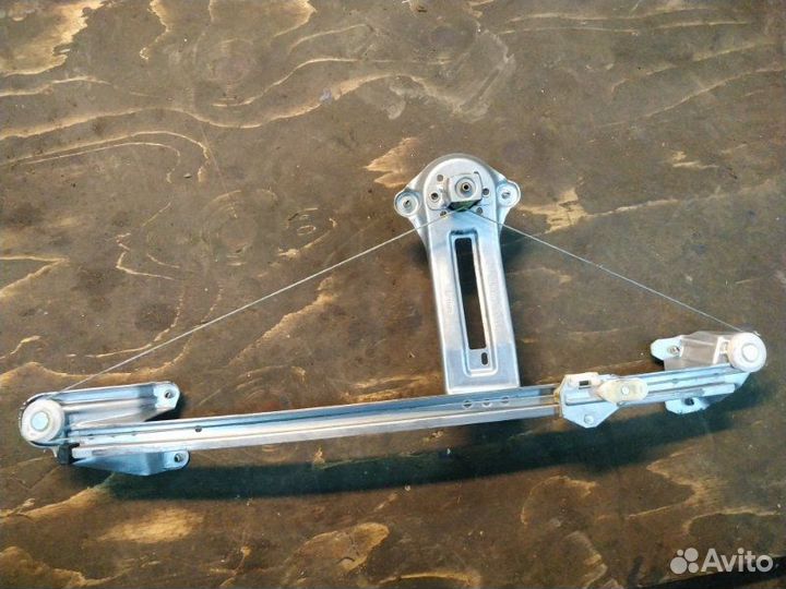 Стеклоподъемник задний левый Opel Zafira B минивэн