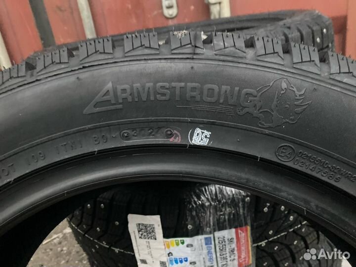 Armstrong Ski-Trac S 215/60 R16 99T