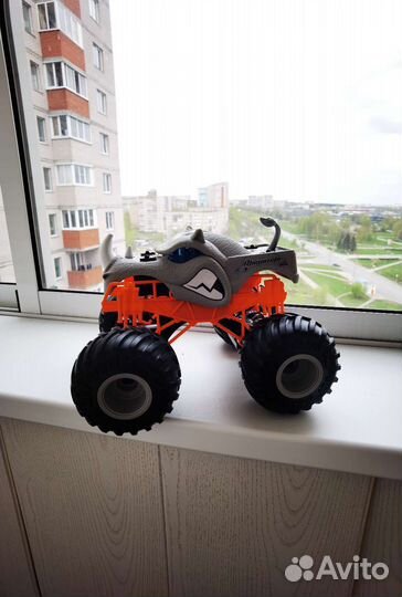 Машина Hot Wheels Monster Trucks Rhinomite