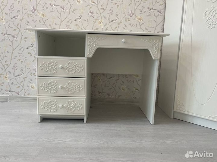 Письменный стол