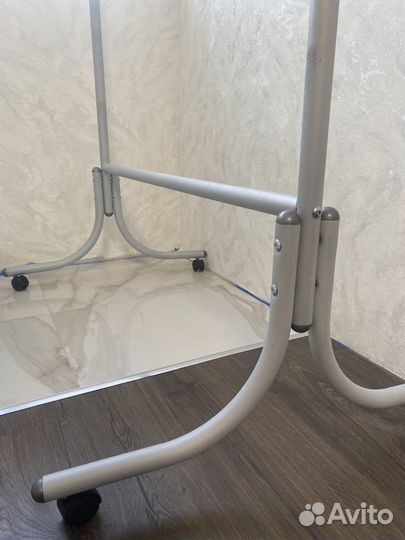 Вешалка для верхней одежды напольная