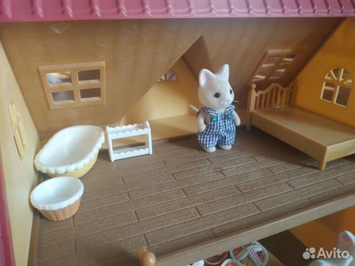 Sylvanian Families домик с мебелью + 4 зверюшки